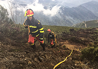 Los intervinientes han tenido que salvar la escarpada orografía que caracteriza a Galicia y Asturias